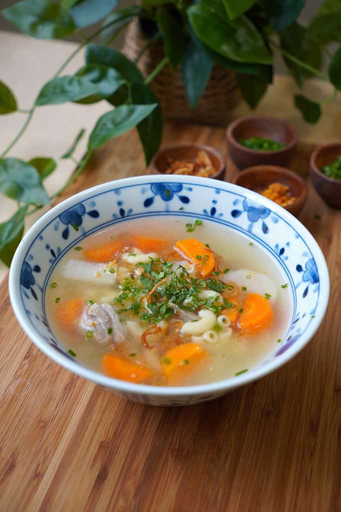 Vietnamese Macaroni Soup