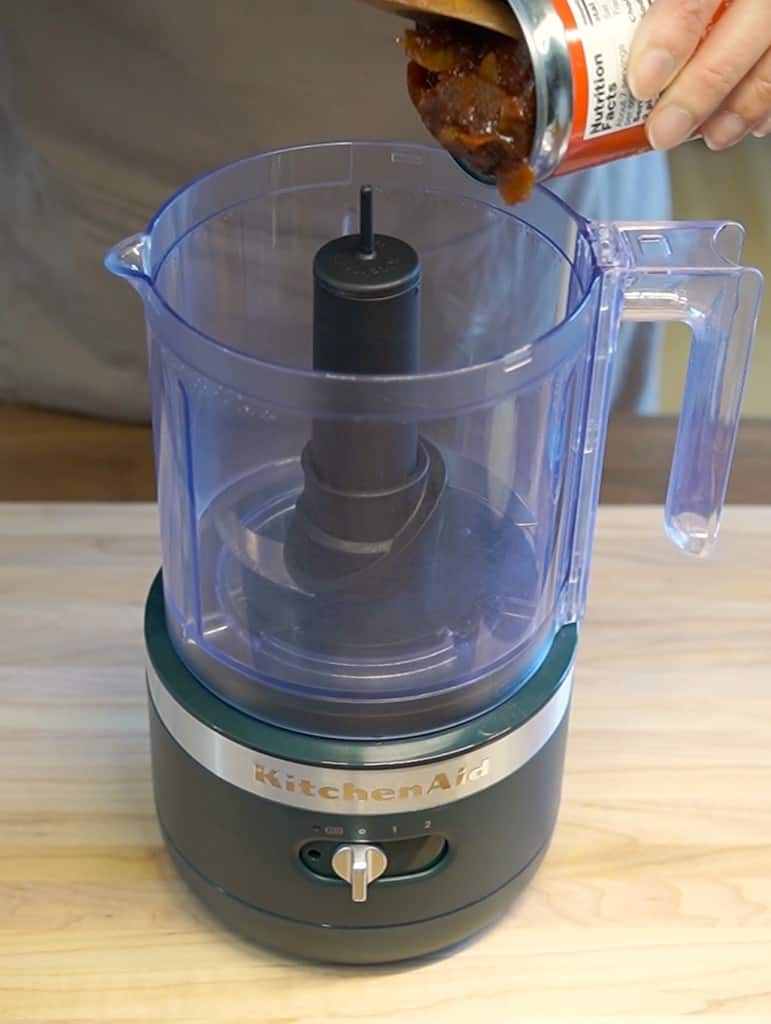 Chipotlet pepper in blender